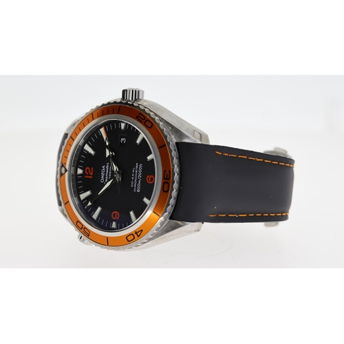 27 - OMEGA SEAMASTER PLANET OCEAN REF 2908.50.82 BOX AND PAPERS 2010, circular black dial with applied ba... 