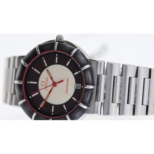 72 - OMEGA SEAMASTER DYNAMIC QUARTZ REFEFENCE 1430, circular black and cream sandwich dial with red hands... 