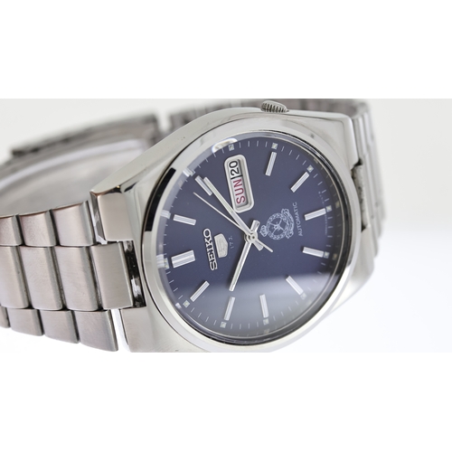 398 - SEIKO 5 AUTOMATIC OMAN ISSUED WRISTWATCH, circular blue Seiko dial with an Oman issued logo, believe... 