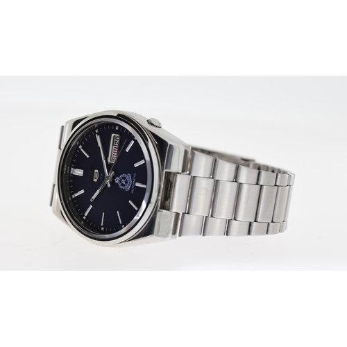 398 - SEIKO 5 AUTOMATIC OMAN ISSUED WRISTWATCH, circular blue Seiko dial with an Oman issued logo, believe... 