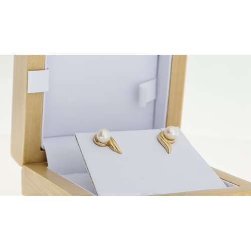 1032 - 14CT YELLOW GOLD & PEARL EARRINGS, approx 1.28g, hallmarked butterfly back, freshwater cultured pear... 