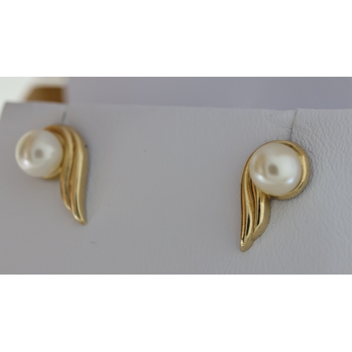 1032 - 14CT YELLOW GOLD & PEARL EARRINGS, approx 1.28g, hallmarked butterfly back, freshwater cultured pear... 