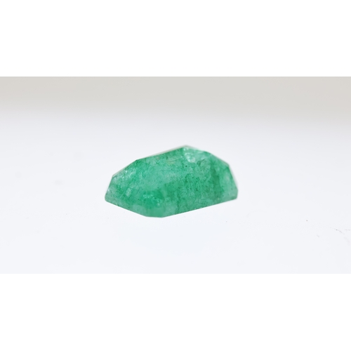 1101 - *TO BE SOLD WITHOUT RESERVE* TREATED EMERALD STONE WITH CERTIFICATE