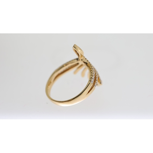 1004 - Fine 18ct yellow and diamond cocktail style ring . Set in yellow gold. The head of the ring measures... 