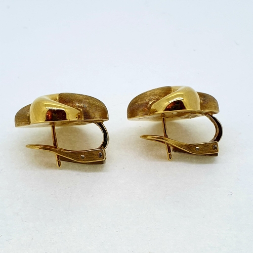 1014 - Yellow gold swirl earrings with posts and clip up backs.
Weight 11G. The earrings are marked with 75... 