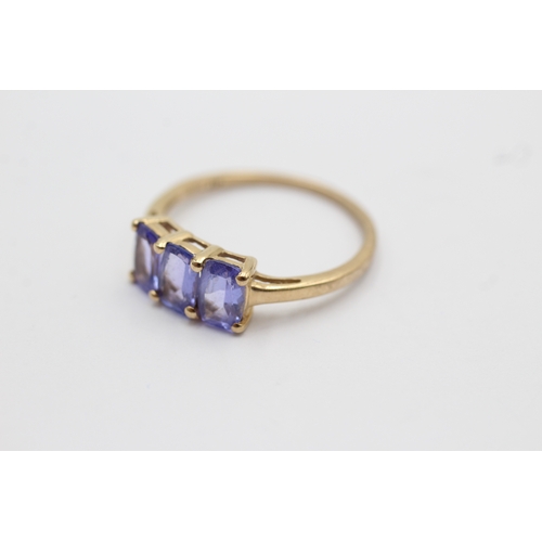 1039 - 9ct Gold Tanzanite Trilogy Dress Ring (1.9g)