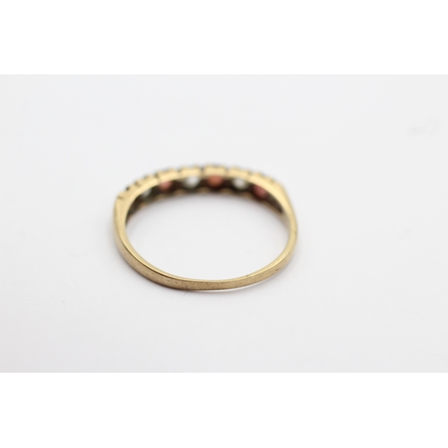 1045 - 9ct Gold Garnet And White Gemstone Set Half Eternity Ring (1.3g)