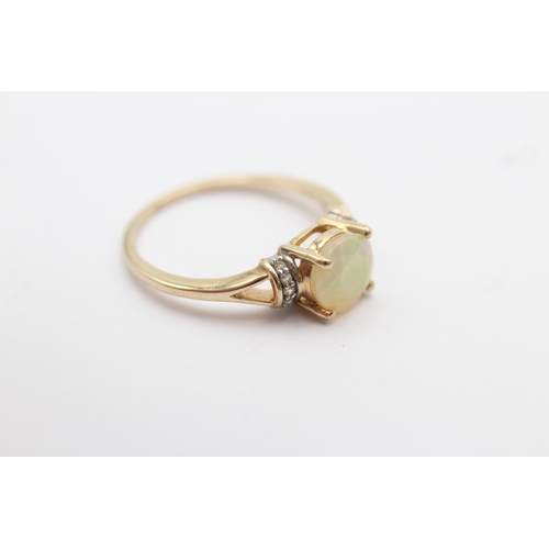 1048 - 9ct Gold Opal & White Sapphire Dress Ring (1.8g)