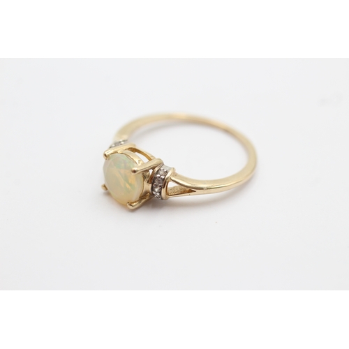 1048 - 9ct Gold Opal & White Sapphire Dress Ring (1.8g)