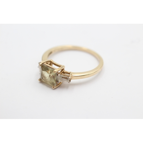 1050 - 9ct Gold Yellow Kynite & White Topaz Three Stone Ring (2.4g)