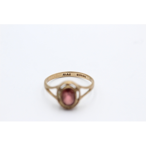 1053 - 9ct Gold Garnet Solitaire Ring With Openwork Shank (1.6g)