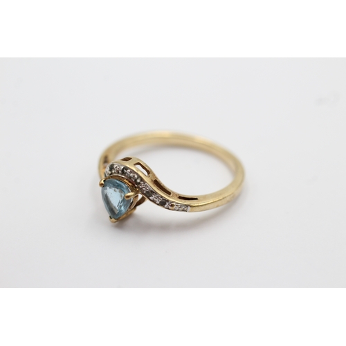 1057 - 9ct Gold Aquamarine & Diamond Twist Setting Dress Ring (2.3g)