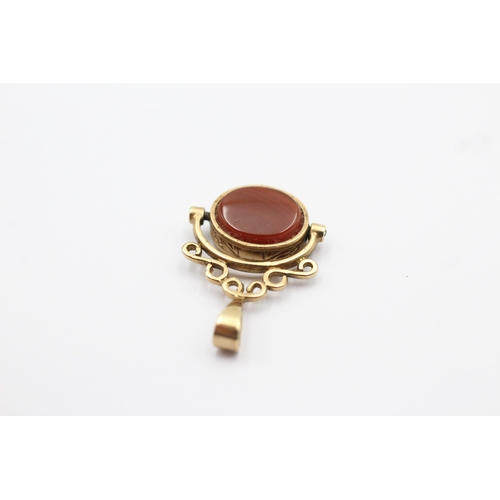 1061 - 9ct Gold Onyx & Carnelian Spinner Fob Pendant (2g)