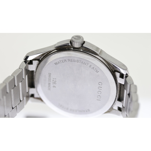 198 - GUCCI QUARTZ REF 126.4, approx 38mm silver dial with baton hour markers, date aperture at 6 o'clock,... 