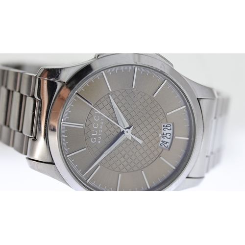 219 - GUCCI AUTOMATIC REF 126.4 W/BOX, approx 38mm patterned dial with baton hour markers, date aperture a... 