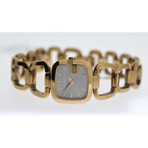 224 - LADIES GUCCI REF 125.5 W/BOX, approx 23mm chocolate dial with baton hour markers, bronze-coloured 'G... 