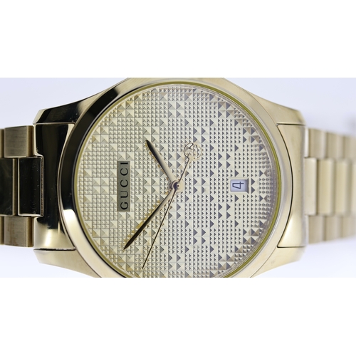 226 - GUCCI REF 126.4 W/BOX, approx 37mm patterned gold dial, date aperture at 6 o'clock, gold plated beze... 