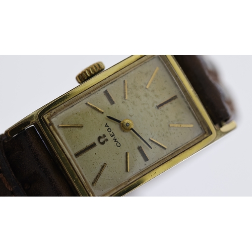 84 - LADIES OMEGA REFERENCE 511.163 CIRCA 1966, recetnagular silver patina dial with baton hour markers, ... 