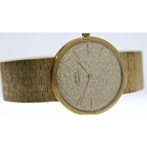 286 - 18CT PIAGET AUTOMATIC WITH BOX REFERENCE 12601, circular champagne bark effect dial with baton hour ... 