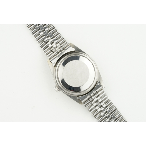 330 - ROLEX OYSTER PERPETUAL DATEJUST W/ GUARANTEE REF. 1603 CIRCA 1973, circular black dial with hour mar... 