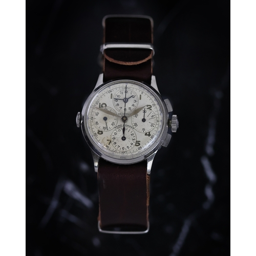 19 - RARE UNIVERSAL GENEVE AREO-COMPAX REFERENCE 22285 CIRCA 1940's, circular silver dial with arabic num... 