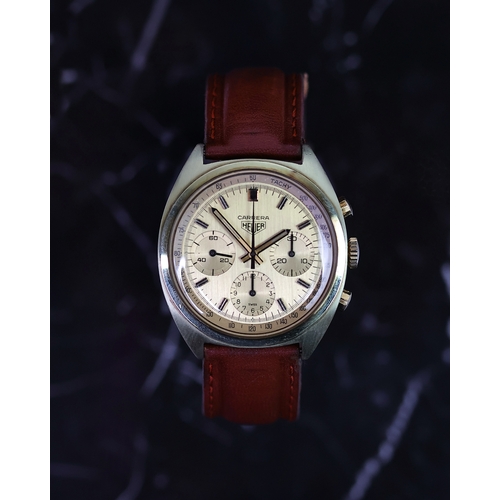 24 - VINTAGE HEUER CARRERA CHRONOGRAPH REFERENCE 73655, circular champagne dial with baton hour markers, ... 