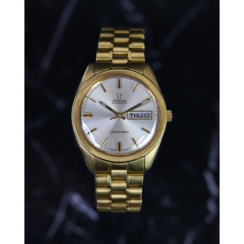 52 - 18CT OMEGA SEAMASTER AUTOMATIC REFERENCE 166.032 CIRCA 1967, circular sunburst silver dial with bato... 