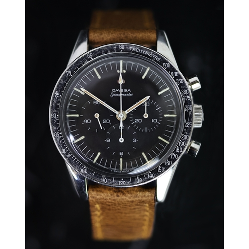 54 - VINTAGE OMEGA SPEEDMASTER 'ED WHITE' REFERENCE 105.003 CIRCA 1964, circular black dial with baton ho... 