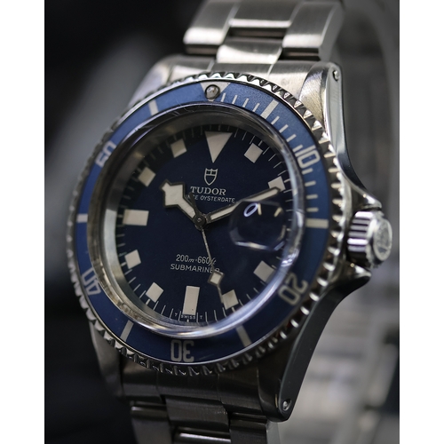 61 - VINTAGE TUDOR OYSTERDATE SUBMARINER REFERENCE 7021/0 CIRCA 1970, circular blue dial with baton hour ... 