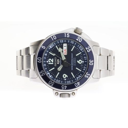 18 - SEIKO 5 ATLAS 'LANDSHARK' AUTOMATIC REFERENCE 7S36-01E0, circular black dial with baton and arabic n... 