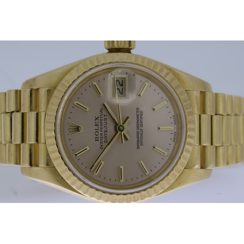 25 - 18CT LADIES DATEJUST REFERENCE 69178 CIRCA 1989, circular sunburst light pink dial with applied hour... 