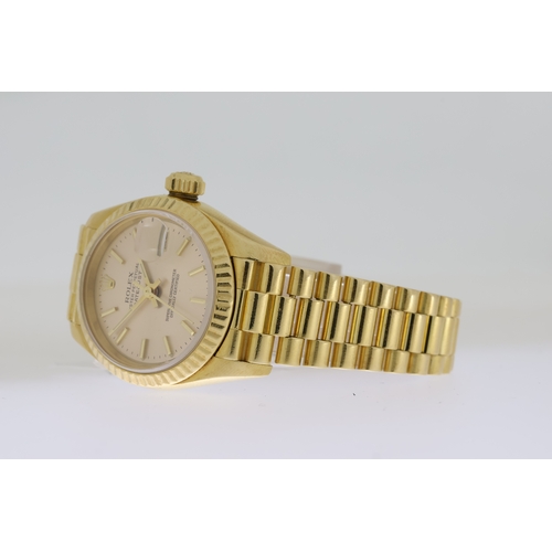 25 - 18CT LADIES DATEJUST REFERENCE 69178 CIRCA 1989, circular sunburst light pink dial with applied hour... 