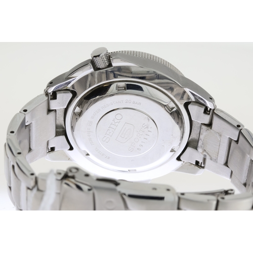 6 - SEIKO 5 DIVER 'LANDSHARK' REFERENCE 7S36-01E0 BOX AND PAPERS, circular black dial with baton and ara... 