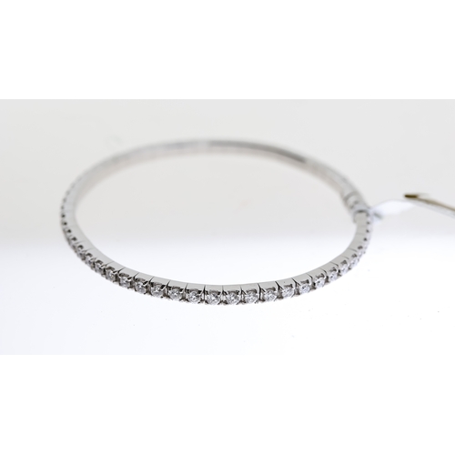 1029 - 18ct 2.50ct Diamond Flexible Oval Bangle, approximately 56 diamonds mounted in 18ct white gold, esti... 