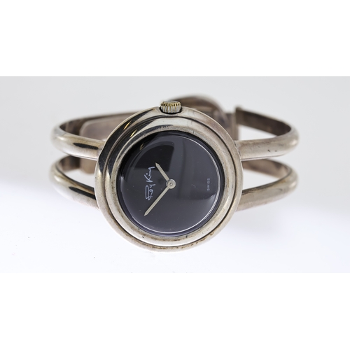 305 - ROY KING MECHANICAL WRISTWATCH 925 SILVER CIRCA 1973, circular black dial, 31mm 925 silver case and ... 