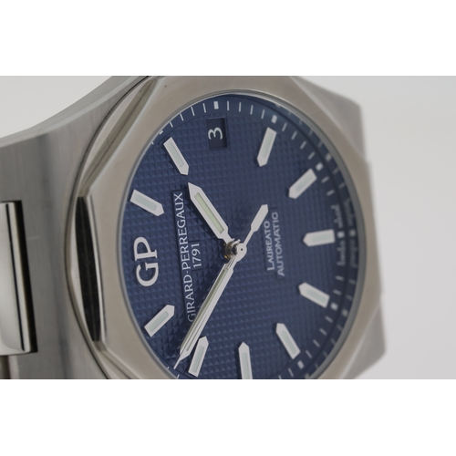 32 - GIRARD PERREGAUX LAUREATO 42 BLUE BOX AND PAPERS 2022, circular blue Clous des Paris dial with appli... 