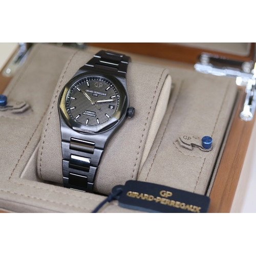 35 - GIRARD PERREGAUX LAUREATO 38 CERAMIC BOX AND PAPERS 2018, circular black Clous des Paris dial with a... 