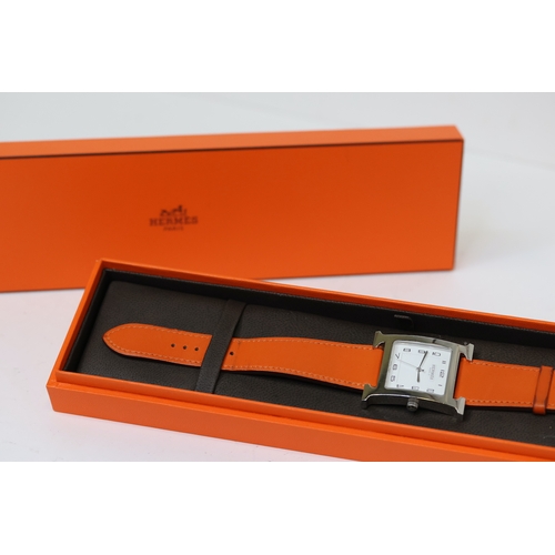 60 - LADIES HERMES HEURE H REFERENCE HH1.810 WITH BOX , 30mm stainless steel case, white radial dial with... 