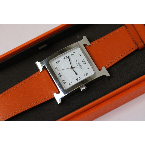 60 - LADIES HERMES HEURE H REFERENCE HH1.810 WITH BOX , 30mm stainless steel case, white radial dial with... 