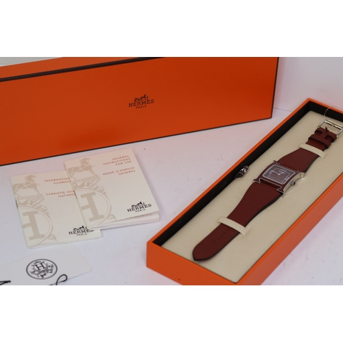 68 - LADIES HERMES HEURE H LAQ ROUGE SWIFT REFERENCE HH1.523 / W046335WW00 WITH BOX AND PAPERS, 26mm stai... 