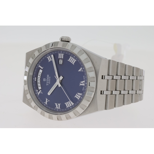 114 - TUDOR ROYAL DATE DAY REFERENCE 28600, blue dial with Roman numerals, stainless steel case and interg... 