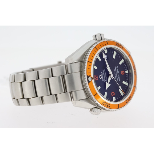 125 - OMEGA SEAMASTER PLANET OCEAN REFERENCE 2209.50.00 CIRCA 2007, circular black dial with applied hour ... 