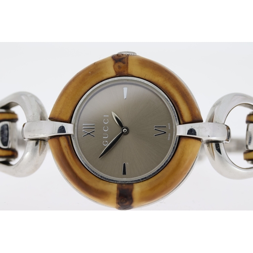 164 - GUCCI QUARTZ WATCH REFERENCE 132.4, approx 26mm stainless steel and wood case. Silver dial with roma... 