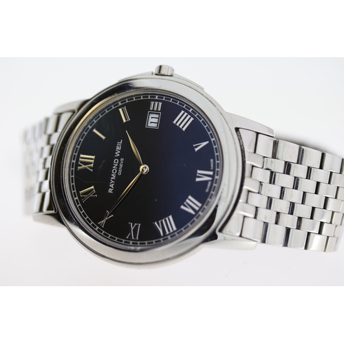 179 - RAYMOND WEIL QUARTZ REFERENCE 5466, approx 38mm stainless steel case, circluar black dial with a dat... 