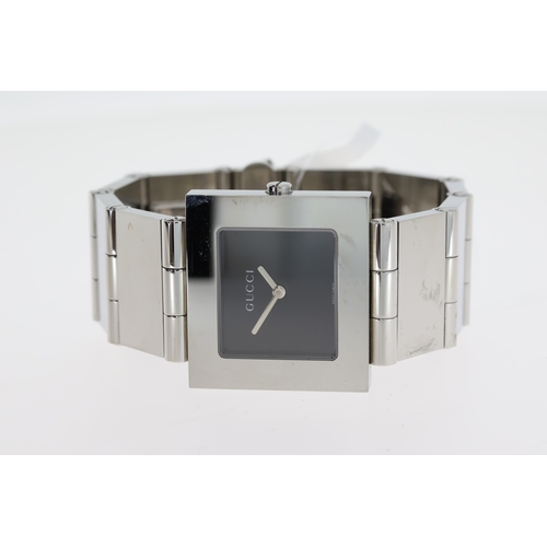 203 - GUCCI QUARTZ WATCH REFERENCE 600M WITH BOX. approx 30mm stainless steel square case with screw down ... 