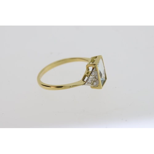 1108 - An Aqua ring with diamond shouldersAquamarine estimated to be 1 carat.18 carat gold