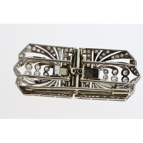 1120 - A French marked platinum double clip brooch
5.5cm x 2.5cm. Held together on an 18 carat
gold T frame... 