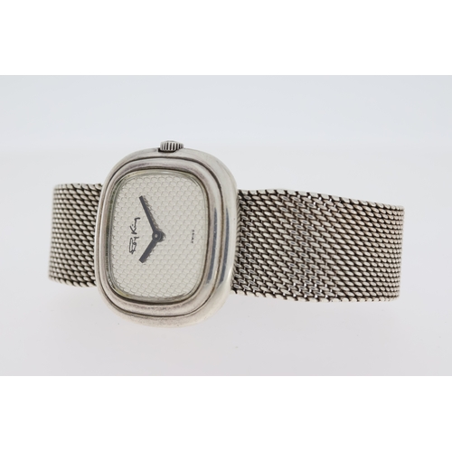 11 - *TO BE SOLD WITHOUT RESERVE* ROY KING 925 SILVER MECHANICAL WRISTWATCH, oval silver textured dial, a... 