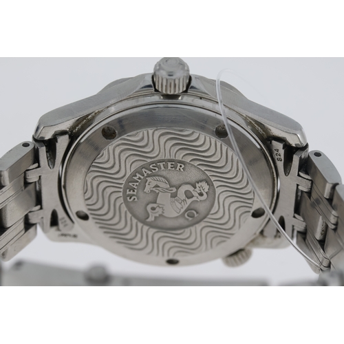 45 - OMEGA SEAMASTER 300M MID SIZE QUARTZ CIRCA 1998, circular blue wave dial with dot hour markers, quic... 
