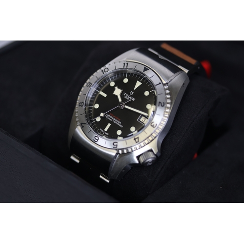9 - TUDOR BLACK BAY P01 REFERENCE 70150 BOX AND PAPERS 2021, circular black dial with cream hour markers... 
